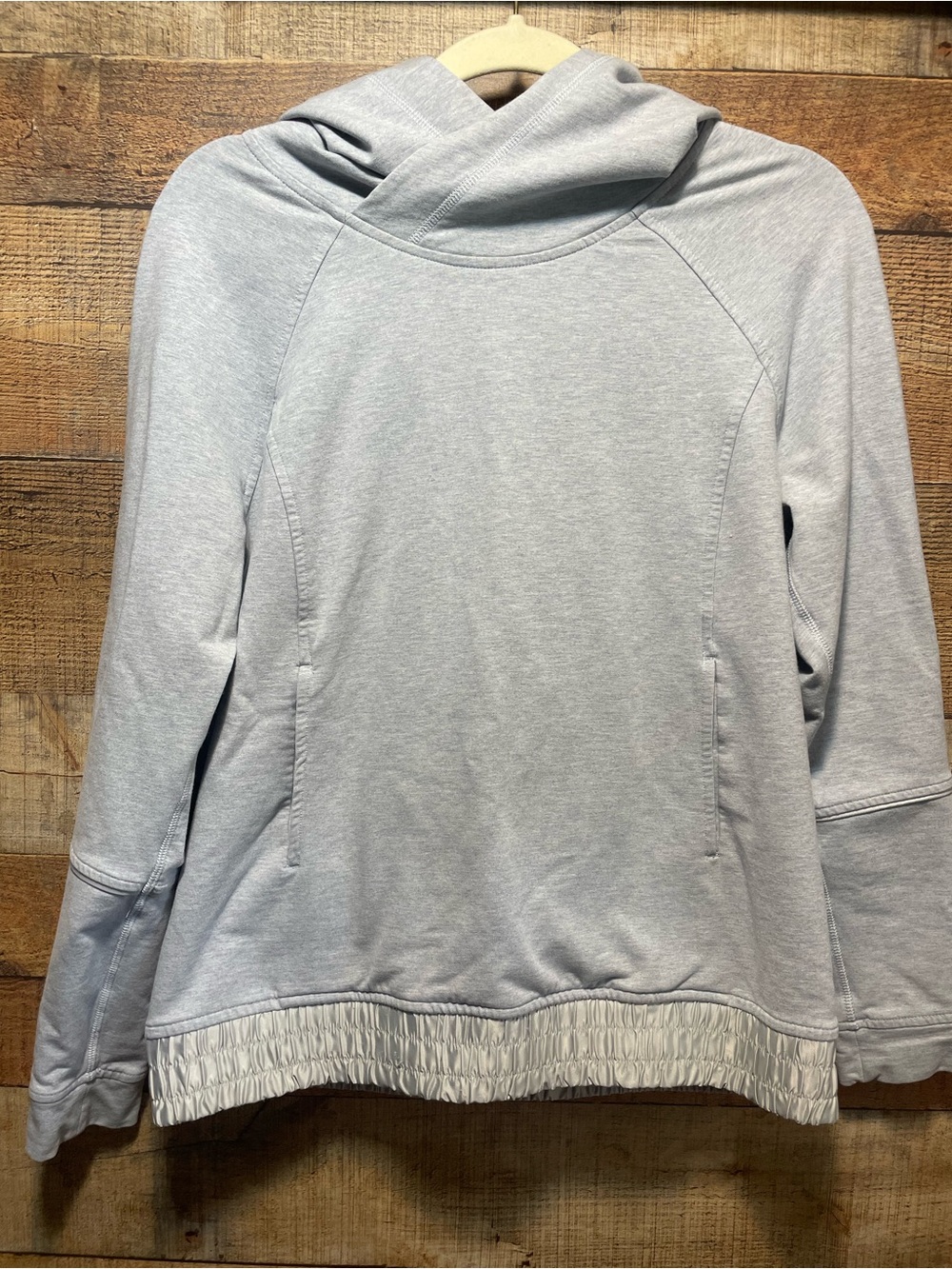 lululemon athletica Light Gray Hooded Pullover Sweatshirt size 8